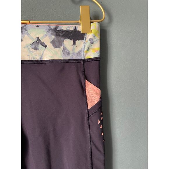 Ivivva navy blue/floral crop leggings - Picture 3 of 4